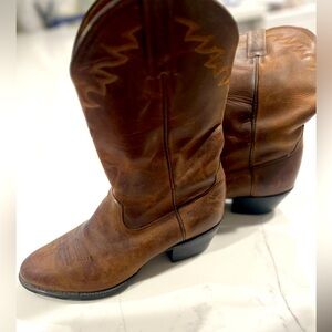 Men’s size 9.5 ariat cowboy boots brown leather